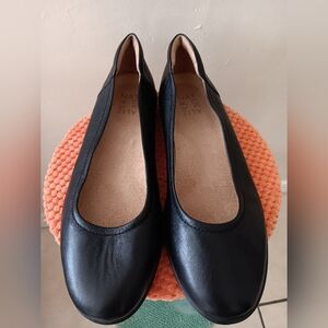 Naturalizer Black Leather Ballet Flats